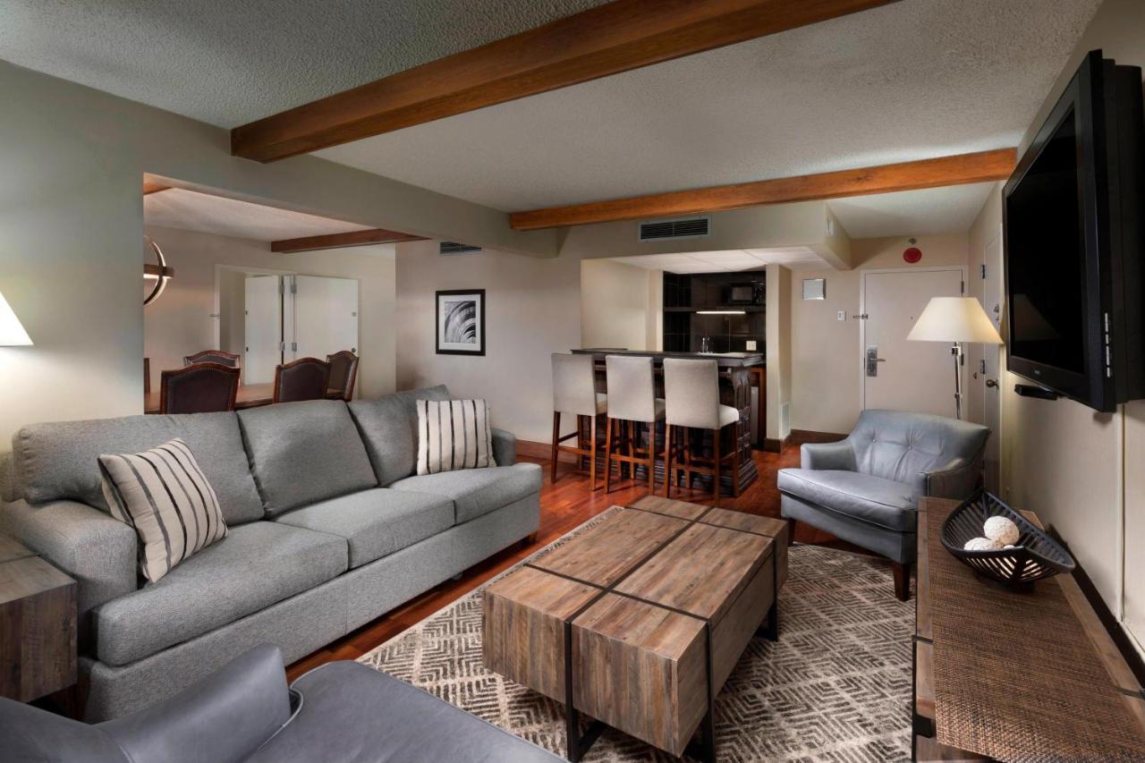 Doubletree By Hilton Manhattan, Ks Exterior foto
