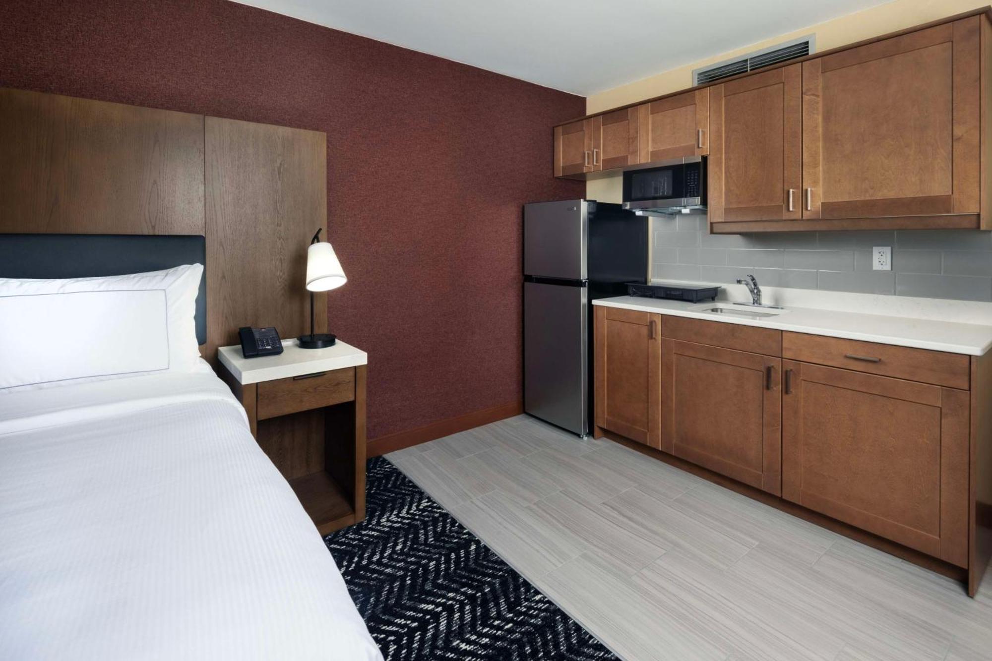 Doubletree By Hilton Manhattan, Ks Exterior foto