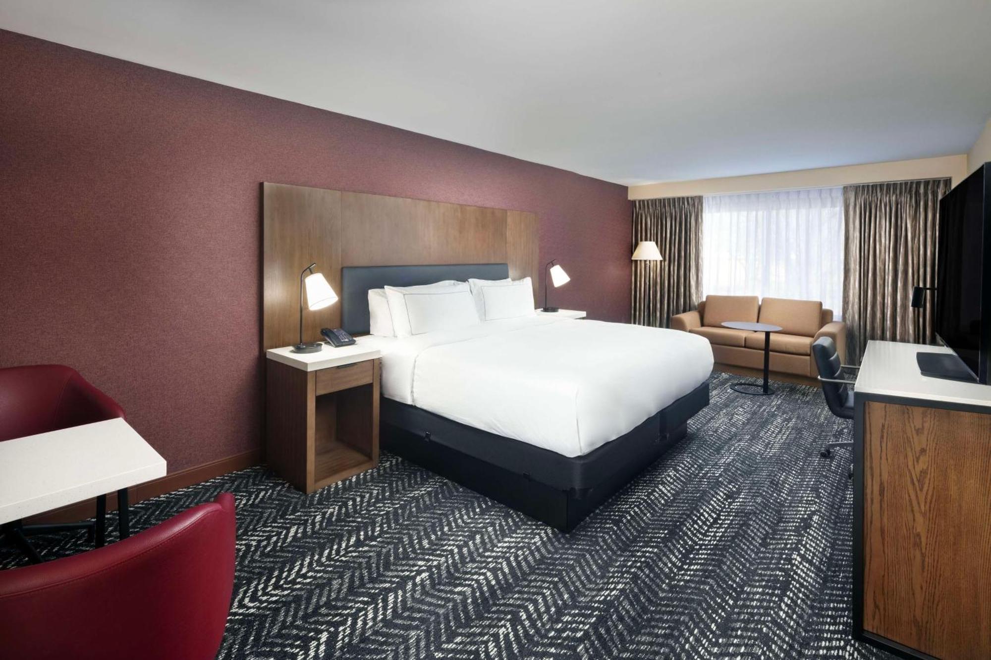 Doubletree By Hilton Manhattan, Ks Exterior foto